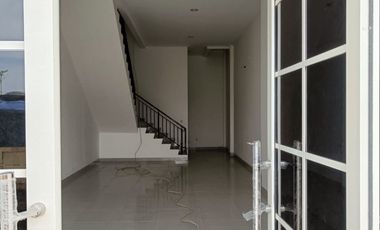 Disewakan Ruko 3 Lantai di PIK Ebony golf Hadap jalan raya