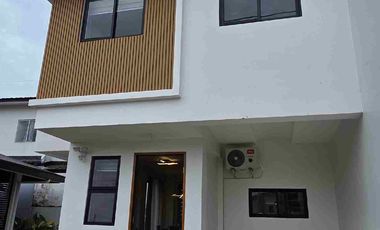 Pre-Selling For Sale House & Lot, 3 bedrooms 2 toilet and Bath,  near hospital schools mall, accessible