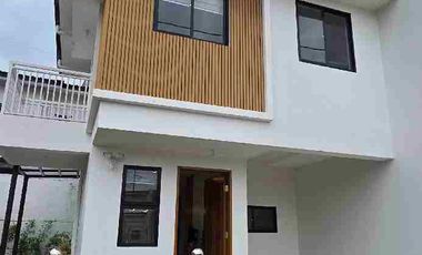 Pre-Selling For Sale House & Lot, 3 bedrooms 2 toilet and Bath,  near hospital schools mall, accessible