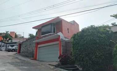 JUNTO AL RIO $6200,000. 2 RECÁMARAS EN UN NIVEL Y LA TERCERA RECAMARA POR FUERA.