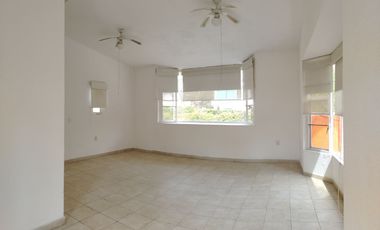 JUNTO AL RIO $6200,000. 2 RECÁMARAS EN UN NIVEL Y LA TERCERA RECAMARA POR FUERA.