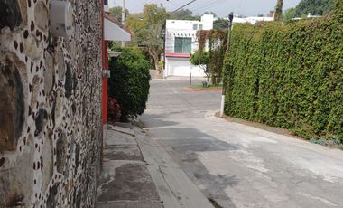 JUNTO AL RIO $6200,000. 2 RECÁMARAS EN UN NIVEL Y LA TERCERA RECAMARA POR FUERA.