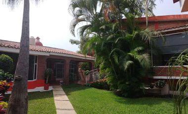 JUNTO AL RIO $6200,000. 2 RECÁMARAS EN UN NIVEL Y LA TERCERA RECAMARA POR FUERA.