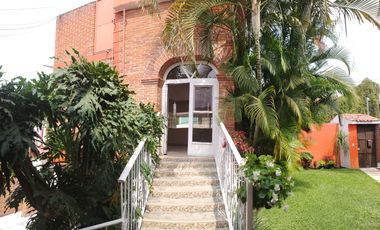 JUNTO AL RIO $6200,000. 2 RECÁMARAS EN UN NIVEL Y LA TERCERA RECAMARA POR FUERA.