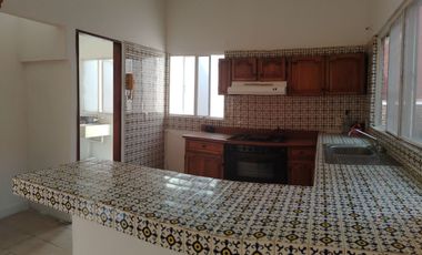 JUNTO AL RIO $6200,000. 2 RECÁMARAS EN UN NIVEL Y LA TERCERA RECAMARA POR FUERA.