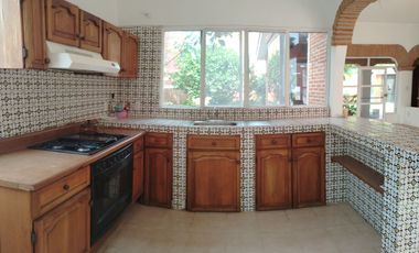 JUNTO AL RIO $6200,000. 2 RECÁMARAS EN UN NIVEL Y LA TERCERA RECAMARA POR FUERA.