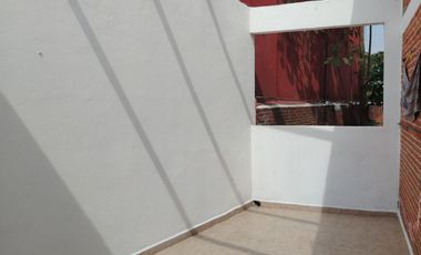 JUNTO AL RIO $6200,000. 2 RECÁMARAS EN UN NIVEL Y LA TERCERA RECAMARA POR FUERA.