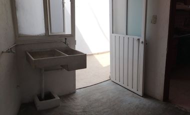 JUNTO AL RIO $6200,000. 2 RECÁMARAS EN UN NIVEL Y LA TERCERA RECAMARA POR FUERA.