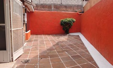 JUNTO AL RIO $6200,000. 2 RECÁMARAS EN UN NIVEL Y LA TERCERA RECAMARA POR FUERA.