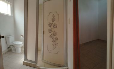 JUNTO AL RIO $6200,000. 2 RECÁMARAS EN UN NIVEL Y LA TERCERA RECAMARA POR FUERA.