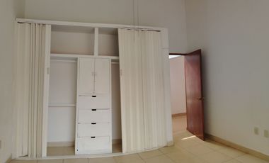 JUNTO AL RIO $6200,000. 2 RECÁMARAS EN UN NIVEL Y LA TERCERA RECAMARA POR FUERA.