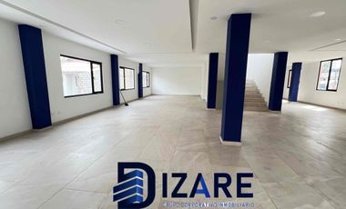 Se renta local comercial esquinero en la avenida González Suárez y Paseo de los Cañaris, en una zona de alto tráfico y excelente exposición comercial.