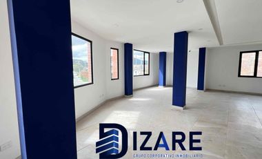 Se renta local comercial esquinero en la avenida González Suárez y Paseo de los Cañaris, en una zona de alto tráfico y excelente exposición comercial.