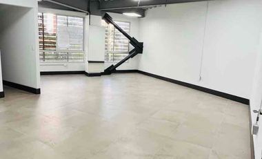 Vendo Oficina en Pinares con parqueadero propio en sótano y cuarto útil