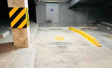 Vendo Oficina en Pinares con parqueadero propio en sótano y cuarto útil