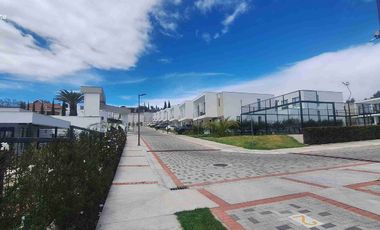 Se renta casa amplia por estrenar en Puembo
