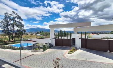 Se renta casa amplia por estrenar en Puembo