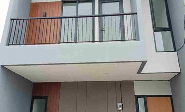 Townhouse 2 Lantai Premium BATA MERAH - 5 Menit Ke Summarecon Bekasi