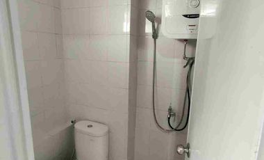 Sewa studio furnished apartemen Bassura City tower Edelweiss siap huni ada water heater