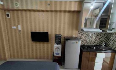 Sewa studio furnished apartemen Bassura City tower Edelweiss siap huni ada water heater