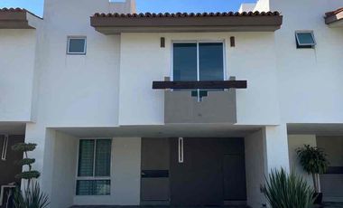 CASA EN RENTA 3 RECAMARAS  PROLONGACIÓN MARIANO OTERO