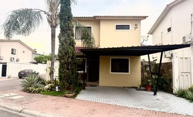 Linda casa en  Urb.Casa Club, VIa a la Costa km 12 atras de SUPERMAXI Y Portal al Sol