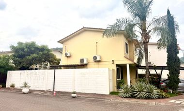 Linda casa en  Urb.Casa Club, VIa a la Costa km 12 atras de SUPERMAXI Y Portal al Sol