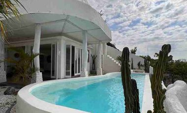 Di jual villa dengan pemandangan laut sangat bagus cocok untuk komersil