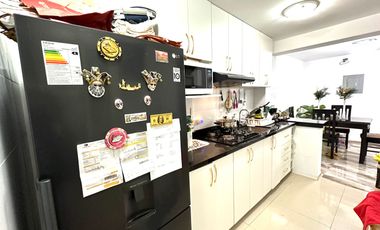 VENDO DPTO EN SURCO LIMITE MIRAFLORES PRIMER PISO FRENTE A PARQUE. P/DOLARES