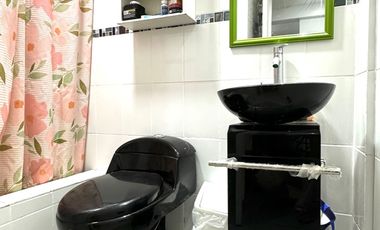 VENDO DPTO EN SURCO LIMITE MIRAFLORES PRIMER PISO FRENTE A PARQUE. P/DOLARES