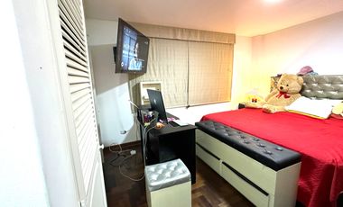 VENDO DPTO EN SURCO LIMITE MIRAFLORES PRIMER PISO FRENTE A PARQUE. P/DOLARES