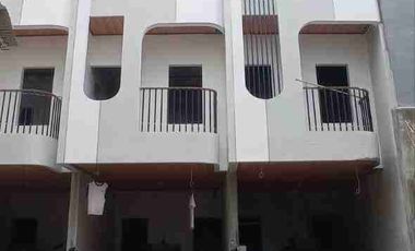 RUMAH READY SIAP HUNI ,UTAN KAYU JAKTIM , FREE AC, KTHEN SET, SMART DOOR LOCK LAST UNIT