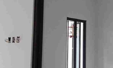 RUMAH READY SIAP HUNI ,UTAN KAYU JAKTIM , FREE AC, KTHEN SET, SMART DOOR LOCK LAST UNIT