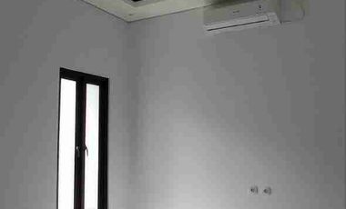 RUMAH READY SIAP HUNI ,UTAN KAYU JAKTIM , FREE AC, KTHEN SET, SMART DOOR LOCK LAST UNIT