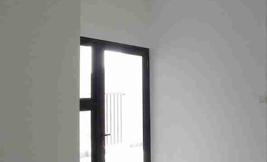 RUMAH READY SIAP HUNI ,UTAN KAYU JAKTIM , FREE AC, KTHEN SET, SMART DOOR LOCK LAST UNIT