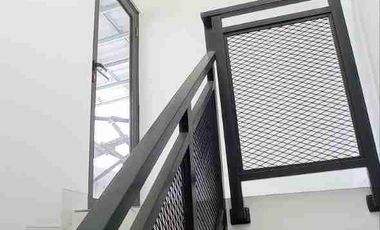 RUMAH READY SIAP HUNI ,UTAN KAYU JAKTIM , FREE AC, KTHEN SET, SMART DOOR LOCK LAST UNIT