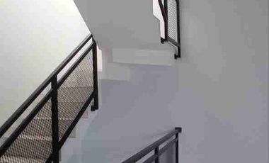 RUMAH READY SIAP HUNI ,UTAN KAYU JAKTIM , FREE AC, KTHEN SET, SMART DOOR LOCK LAST UNIT