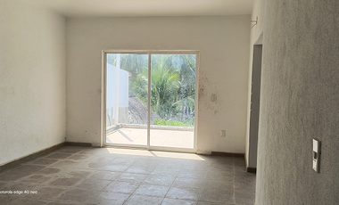 Casa en Barra Vieja (Acapulco) de dos niveles con frente de playa desplantada en un terreno de 1,200 m²