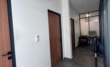 DIJUAL – GEDUNG KOST 5 LANTAI (BANGUNAN BARU)