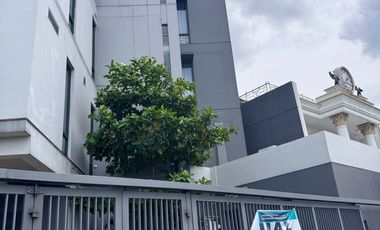 DIJUAL – GEDUNG KOST 5 LANTAI (BANGUNAN BARU)