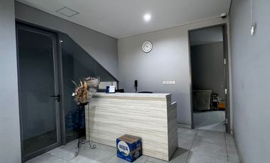 DIJUAL – GEDUNG KOST 5 LANTAI (BANGUNAN BARU)