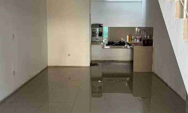 dijual rumah 2 lantai 2 kamar tidur lokasi strategis di taman palem cengkareng jakarta barat
