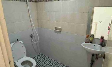 dijual rumah 2 lantai 2 kamar tidur lokasi strategis di taman palem cengkareng jakarta barat