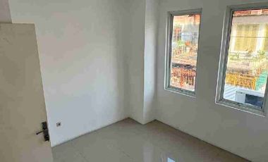 dijual rumah 2 lantai 2 kamar tidur lokasi strategis di taman palem cengkareng jakarta barat