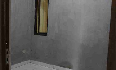 dijual rumah 2 lantai 2 kamar tidur lokasi strategis di taman palem cengkareng jakarta barat