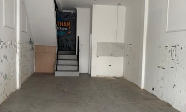 Disewakan Tempat Usaha Pinggir Jalan | 2 Lantai | Lokasi Strategis