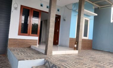 Rumah disewakan di Kota Baru Driyorejo, Petiken, Gresik, Jawa Timur