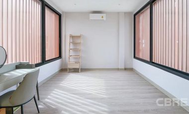 Modern House with Gelato Boutique in Khao Yai (806)