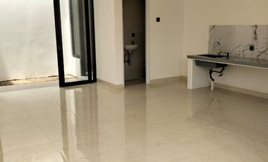 RUMAH BARU CANTIK DALAM CLUSTER SEBELAH GREEN LAKE CITY DURI KOSAMBI