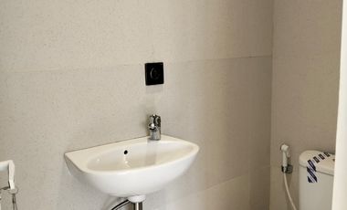 RUMAH BARU CANTIK DALAM CLUSTER SEBELAH GREEN LAKE CITY DURI KOSAMBI